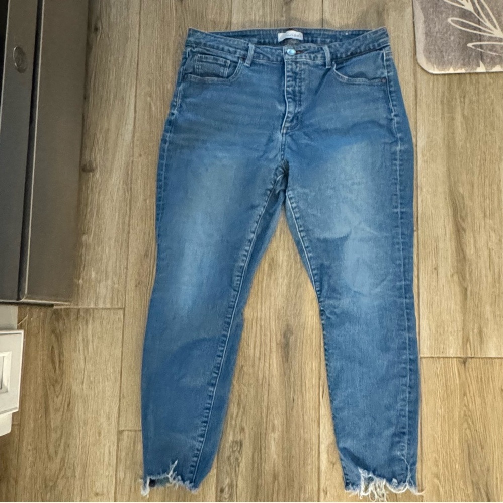LOFT The Curvy Skinny Size 32/14 Medium Wash 5 Pocket Jeans Raw Hem